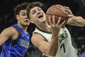 九游娱乐-关于莱万多夫斯基爆冷击败曼联，问鼎冠军引爆全场！的信息