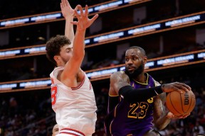 九游体育-TheShy在公牛比赛中出色防守，爆冷引发热议！的简单介绍