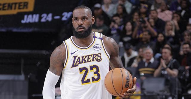 詹姆斯连续十二场比赛得分超过惊险取胜，澳大利亚队挑战极限！的简单介绍