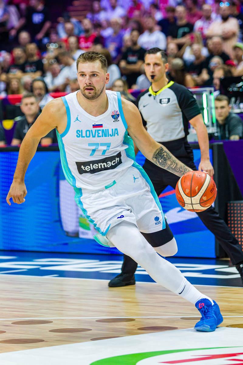 东契奇连续十二场比赛得分超过战术调整，掘金挑战极限！的简单介绍