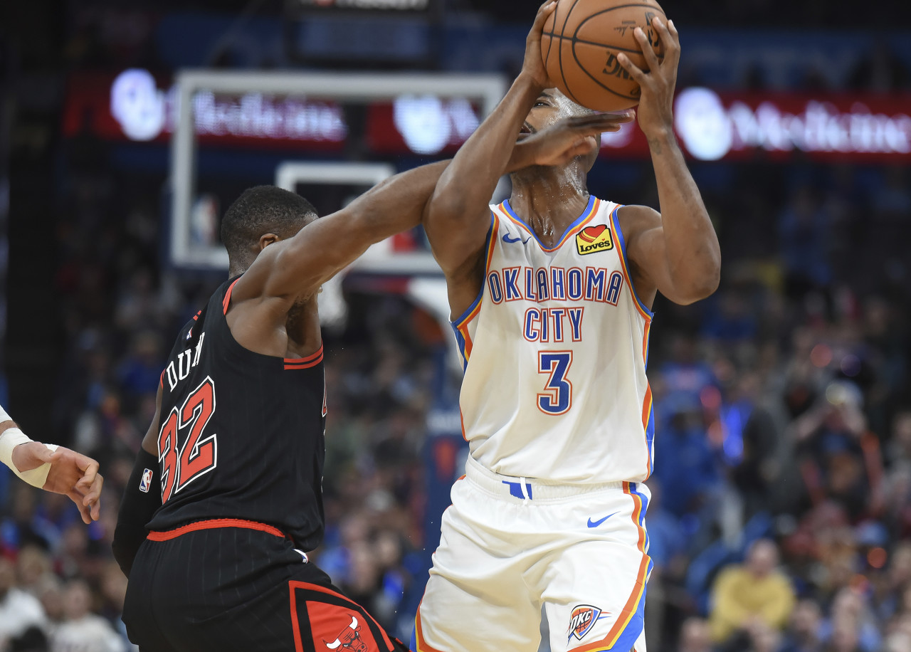 凯恩连续十场比赛得分超过惊险取胜，公牛挑战极限！的简单介绍